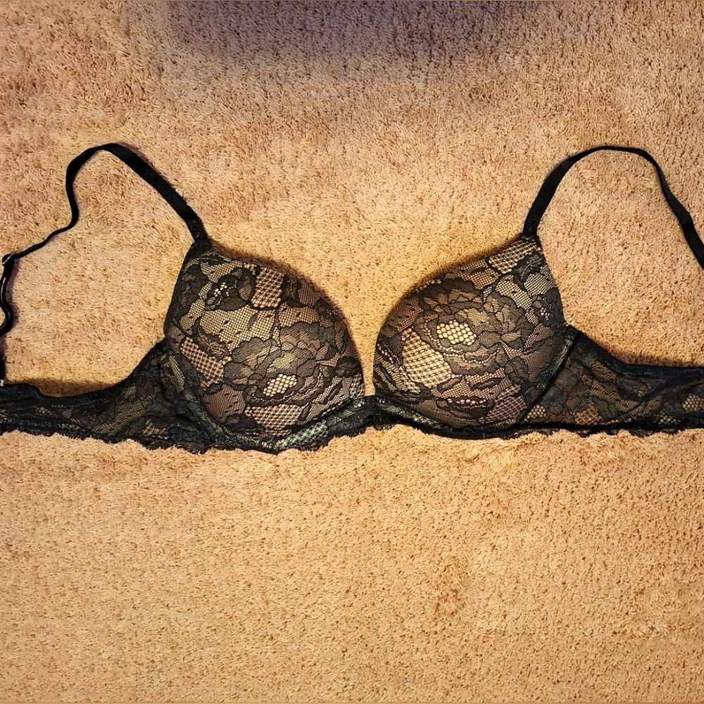 🖤Victoria's Secret Black & Nude Lace Biofit Pushup Bra w Scalloped Edges